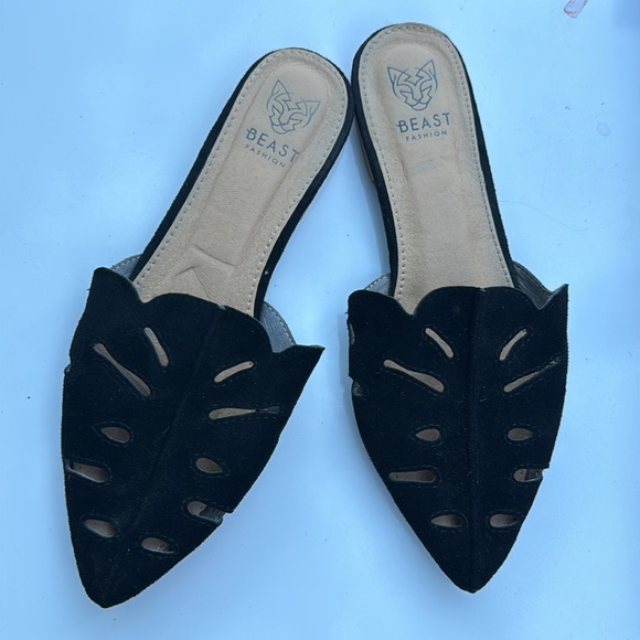 Beast Fashion Flats - Picture 2 of 6